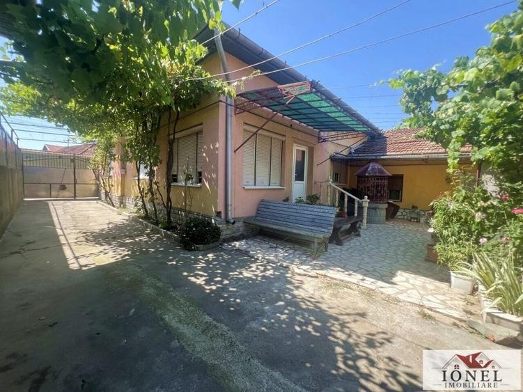 Casa de vanzare in Sibot 2200 mp teren - 2