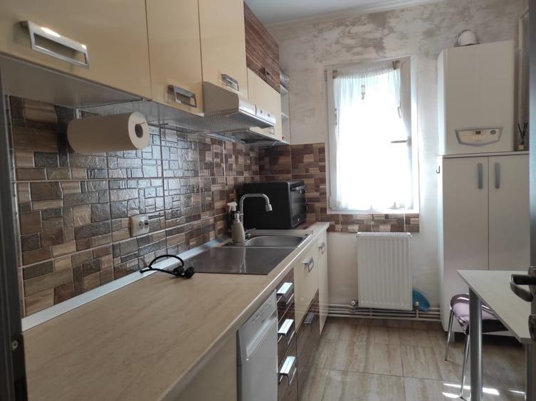 DE INCHIRIAT - APARTAMENT 2 CAMERE-PODU ROS - 1