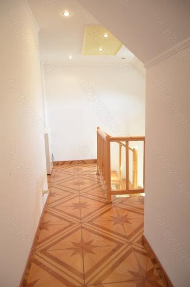 Vila de vacanta cu 7 camere situata in Busteni,semicentral. - 10