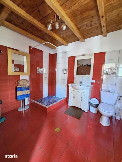 Casa in Roman , zona Liceului nr. 2 ( Vasile Sav) - 8