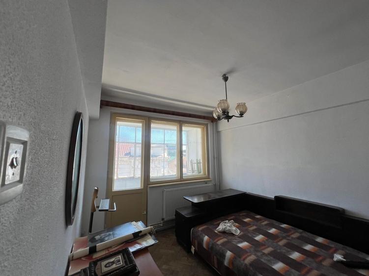 apartament decomandat, 3 camere, 2 balcoane, gaz, an 1972, 120.000 euro - 8