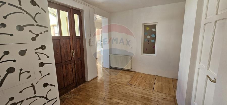 Casa de inchiriat in Andrei Muresanu, str. Anatol France - 18