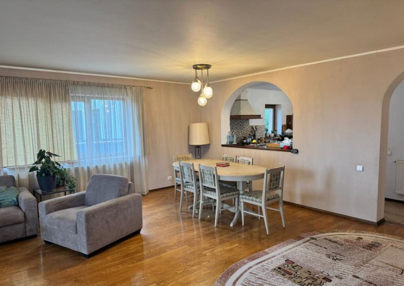 Casa superba intr-o zona lini?tita 4 dormitoare, 3 - 8