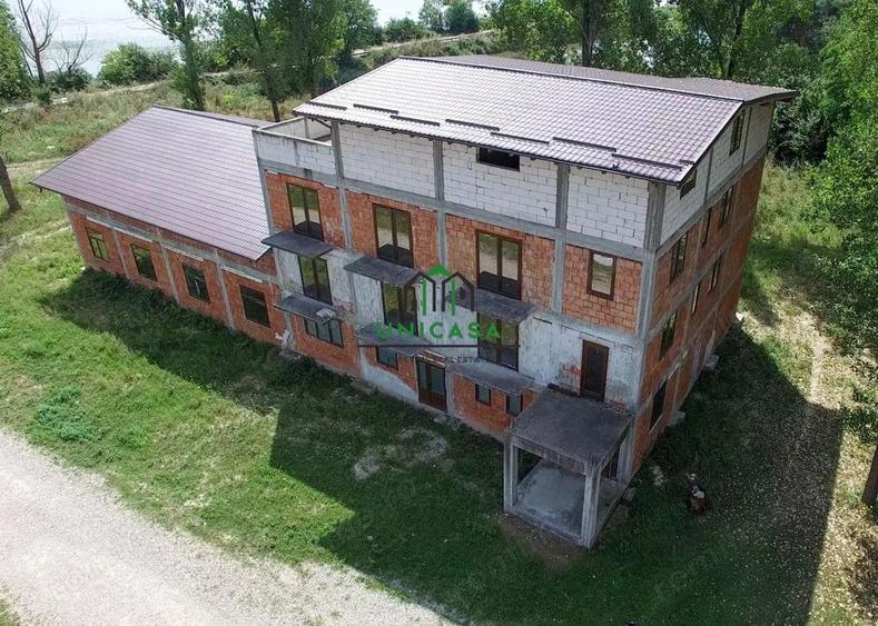 Pensiune de Vanzare cu Priveli?te Panoramica catre Raul Olt - 4