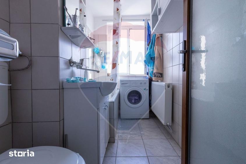 Apartament cu 3 camere decomandat în Mioriței