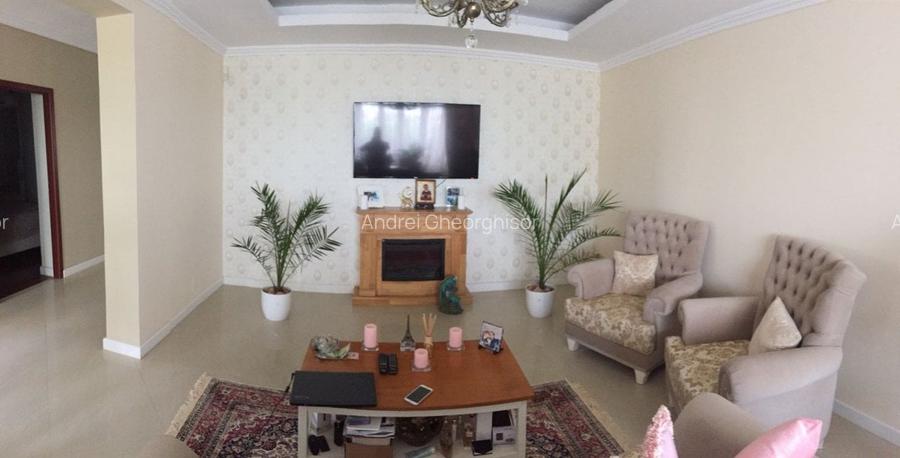 Casă cu 7 camere în Pantelimon