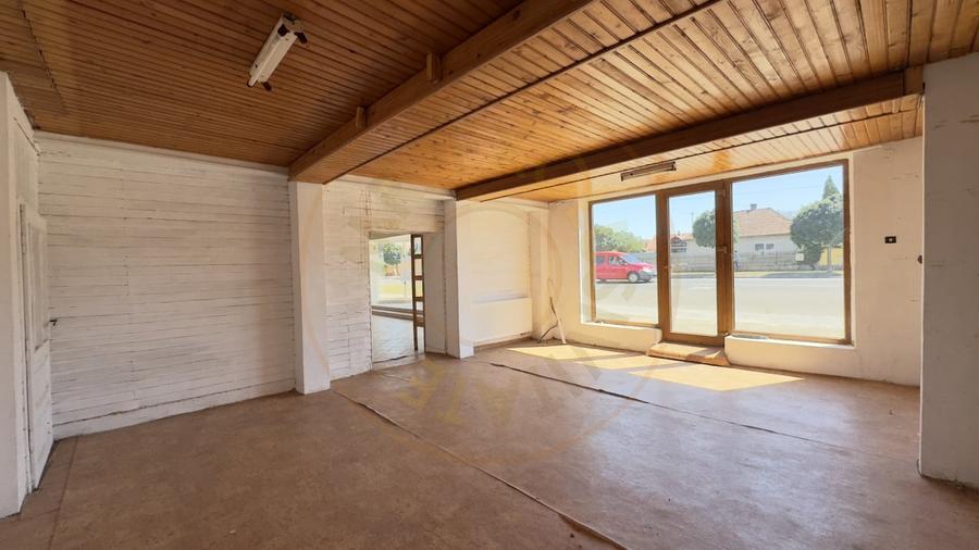 Spatiu de Inchiriat 184 mp, curte 280 mp, B-dul 25 Oct - Carei - 3