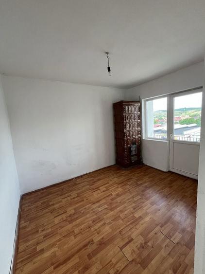 Apartament cu trei camere de vanzare in Alesd - 2