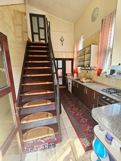 Casă spațioasă cu 9 camere în Strejnicu – pentru locuință, birouri - 36