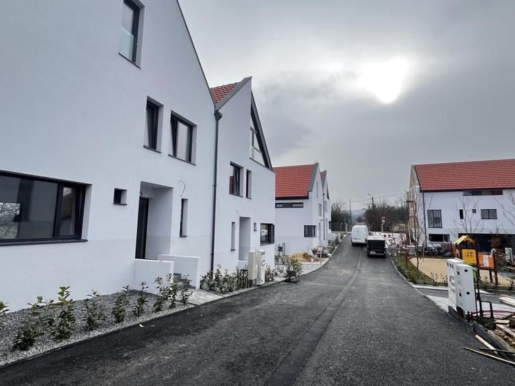 Proiect nou! Duplex de vanzare, 5 camere, Buna Ziua - 2