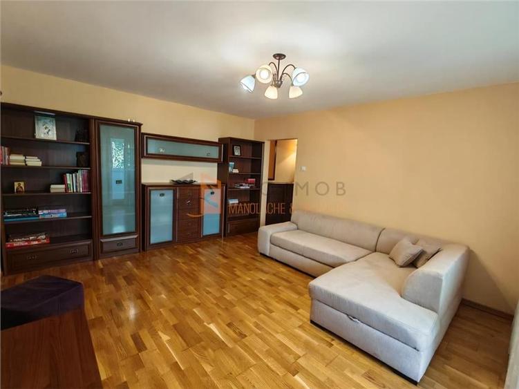 Apartament 3 camere cf 1 semidecomandat  zona Micro 5 - 2
