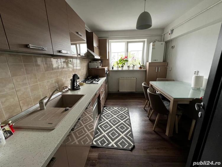 Vand apartament 3 camere zona centrala (langa Policlinica veche) - 2