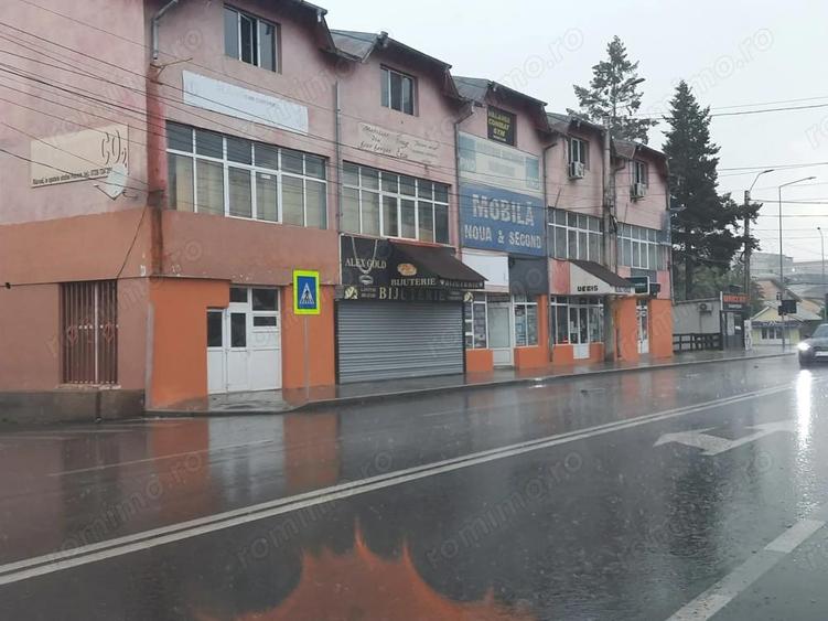 Inchiriere spa?iu ,parter,36 mp,acces fata ?i spate Zona Pavcom - 1