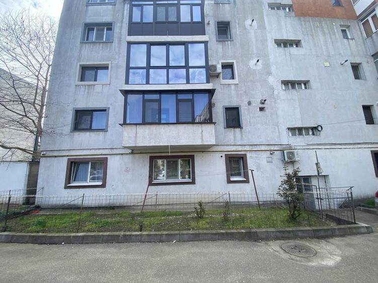 Vand Apartamen Cu 2 Camere Semidecomandat - 3