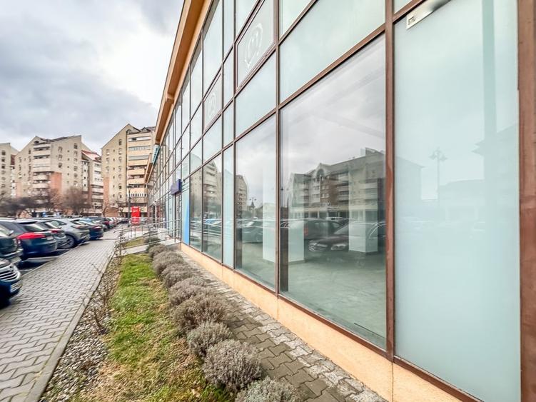 Spatiu comercial tip open space, cladire noua, parcare, zona centrala - 1