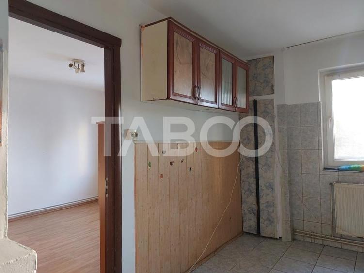 Apartament 2 camere decomandate 35 mp parter zona Stejarului Cisnadie - 6