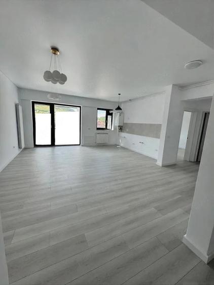 Apartament cu 2 camere decomandat în Precista