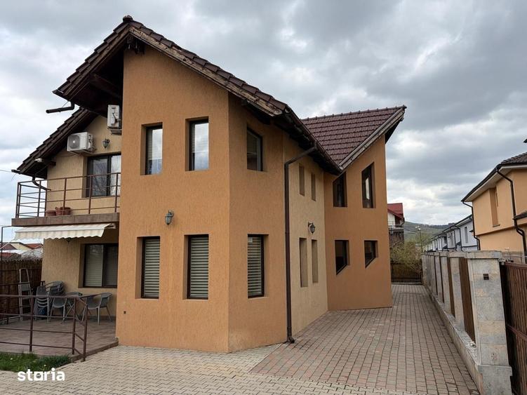 Casă cu 4 camere cu Teren 400 Mp în Florești