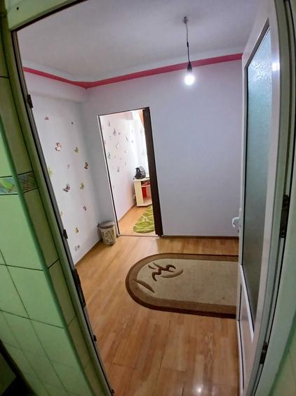 Garsoniera de vanzare slatina .allea macului etaj 3 , dormitor mobilat , dispune de aer conditionat se vinde cu tot ce se vede in poze - 6