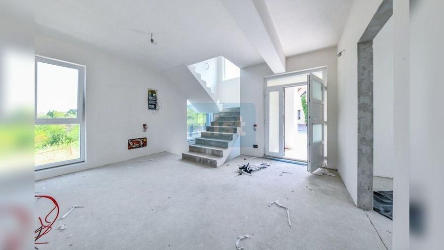 COMISION 0! Casa individuala 220 mp, Teren 400 mp, Zona Aroma - 11