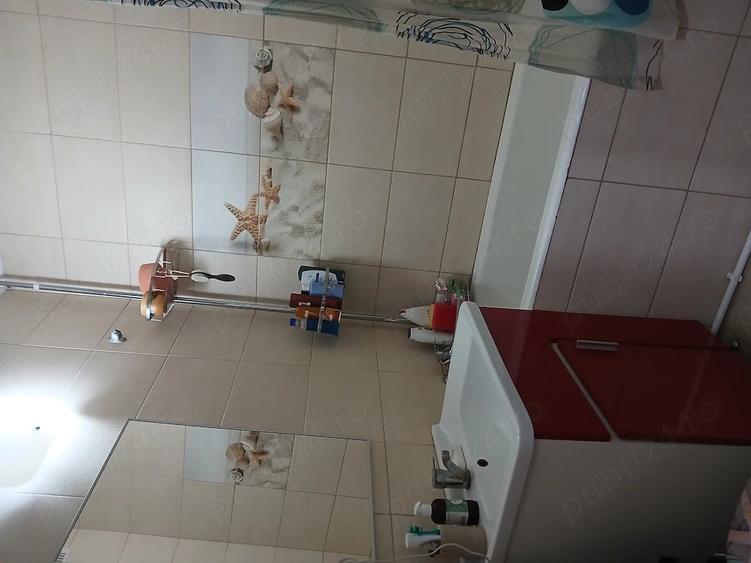 Apartament cu 3 camere semidecomandat în Donici