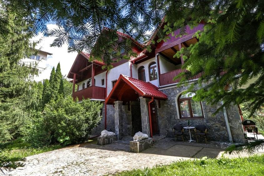 Pensiune de vanzare in Sinaia, cu finisaje si compartimentare de exceptie ! - 5