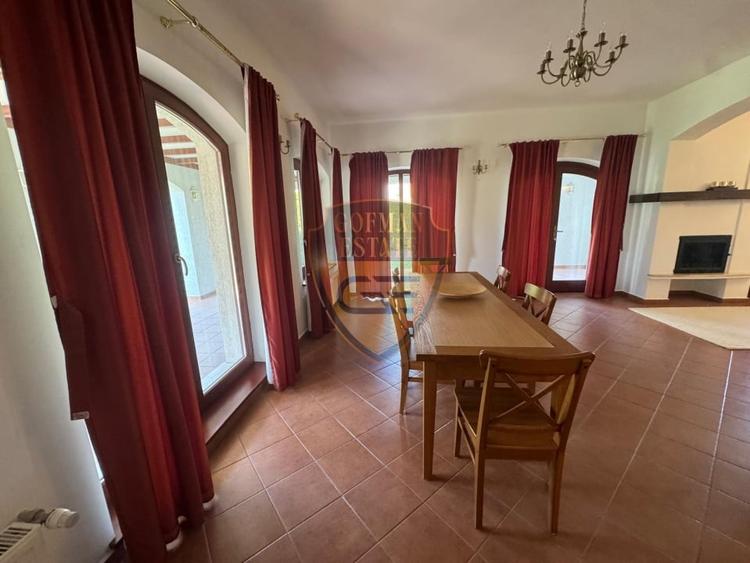Casă individuală cu 4 camere cu Piscina în Mamaia-Sat