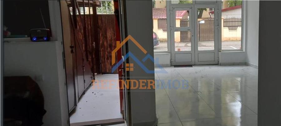 Casa P+1E+M (spatiu comercial inclus) sector 4 - 5