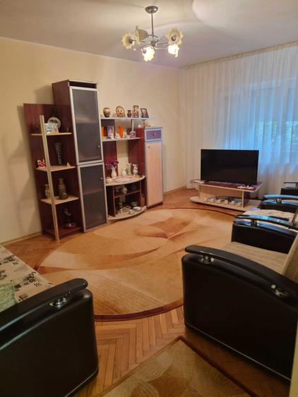 Apartament cu 3 camere decomandat în Faleză