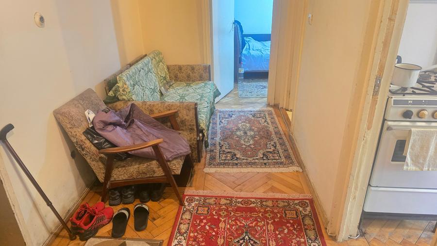 Vand apartament 2 camere decomandat in Deva, pe Bld. Balcescu, etaj 1 - 4
