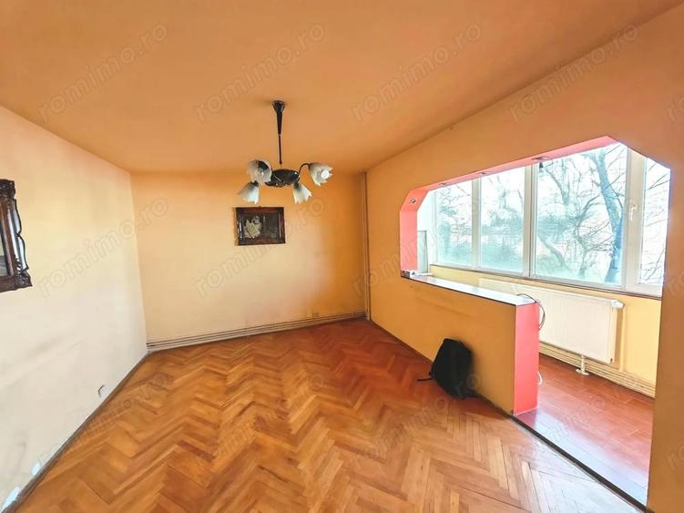 Vand apartament cu 4 camere,decomandat,et.3,garaj sub bloc,Bld.Cetatii - 5
