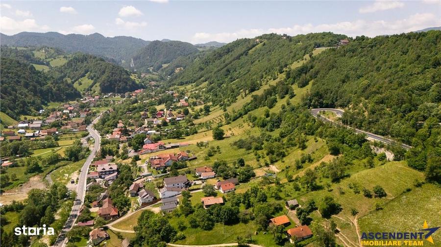 FILM! 2.327 mp teren,documentie de constructie,acces valoros,conditii - 1