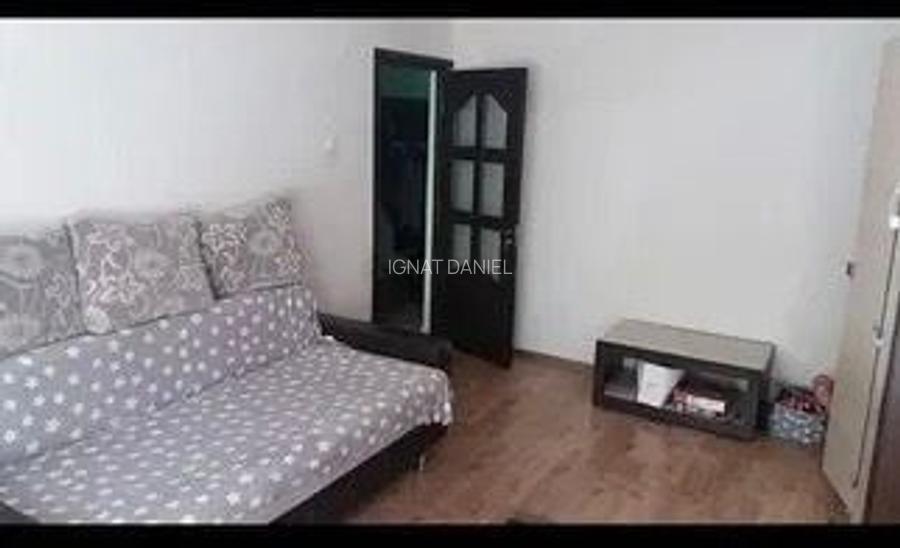 Apartament cu o camera decomandat, etaj 3/4, zona Tatarasi Apartament cu o camera decomandat, etaj 3/4, zona Tatarasi