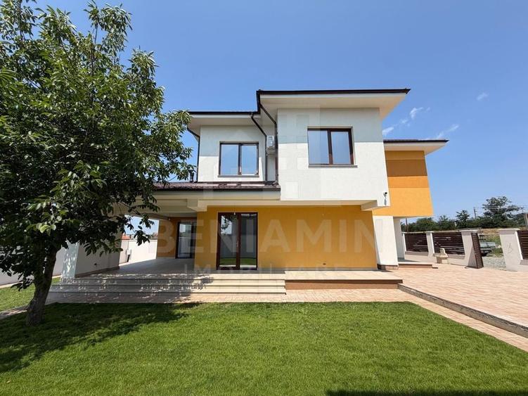 Casă cu 5 camere cu Teren 500 Mp în Cârcea