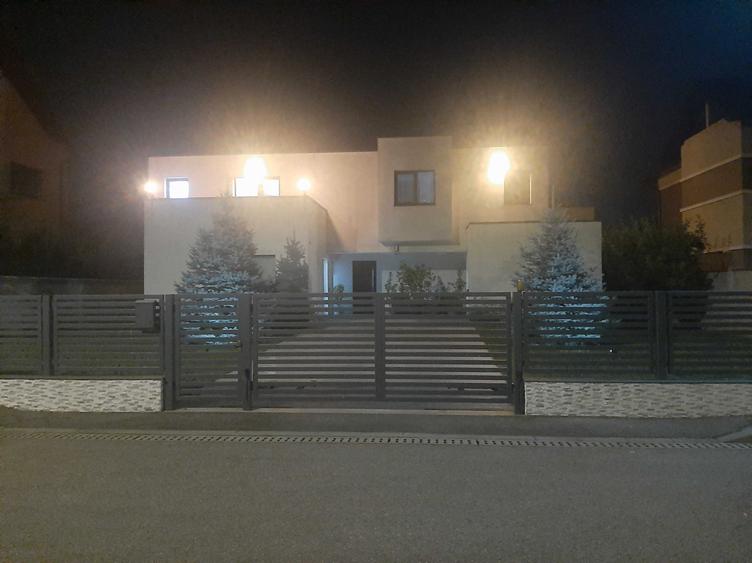 Casă cu 4 camere în Central
