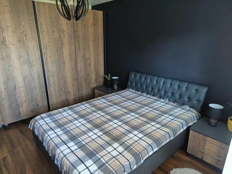 Apartament cu 3 camere semidecomandat, mobilat în Bucium