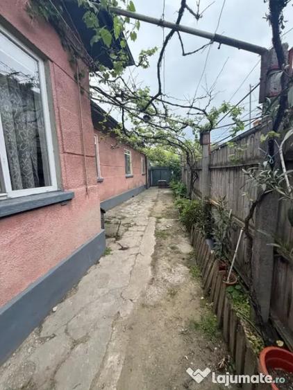 Casă cu 3 camere cu Teren 339 Mp în Central