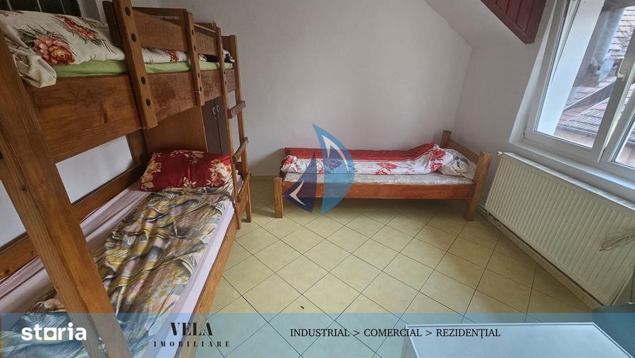 Casă cu 4 camere cu Teren 100 Mp în Central