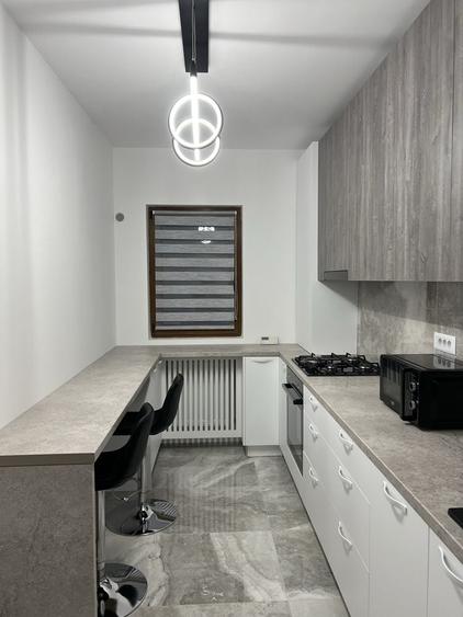 Apartament cu 2 camere decomandat, mobilat în Central