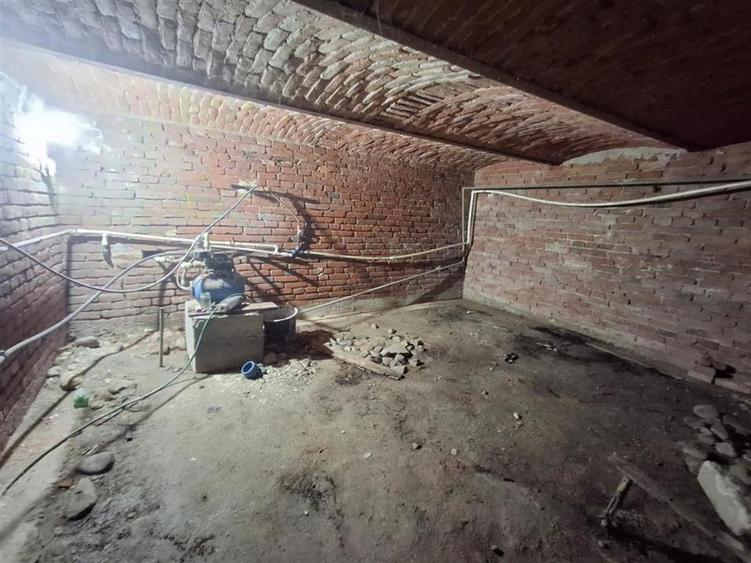 Casă individuală cu 8 camere cu Teren 1250 Mp în Cristian