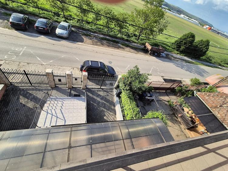 Casă cu Teren 231 Mp în Dezmir