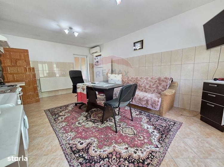 Casă cu 4 camere cu Teren 3405 Mp în Suraia