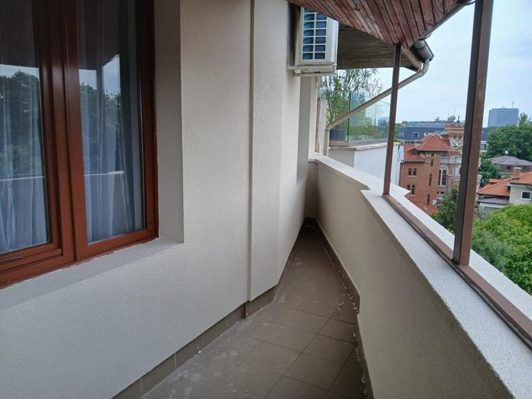 Apartament cu 3 camere semidecomandat, mobilat în Aviatorilor