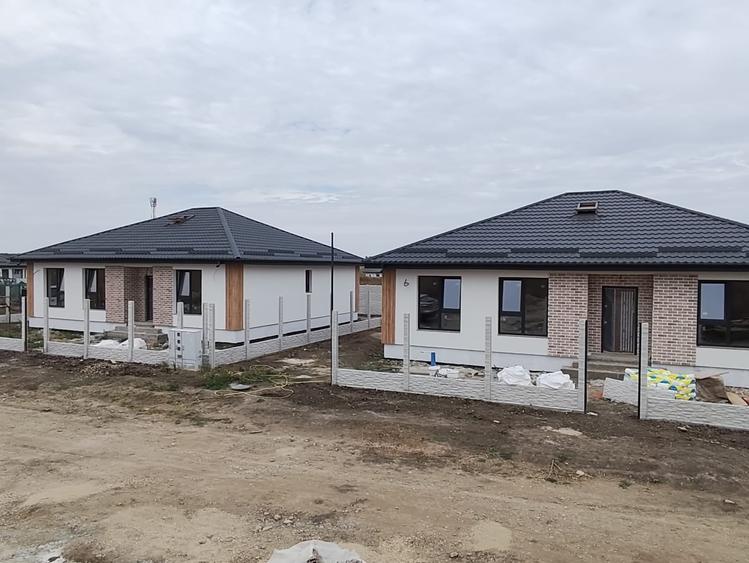 Casă cu 4 camere cu Teren 380 Mp în Bâcu