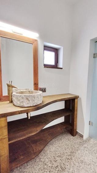 Casă individuală cu 3 camere cu Canalizare în Central