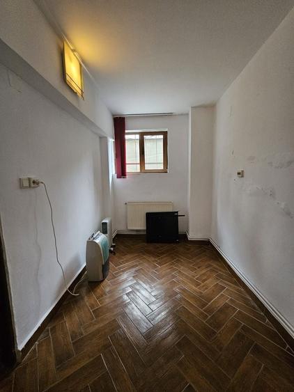 Apartament cu 3 camere decomandat în Tineretului