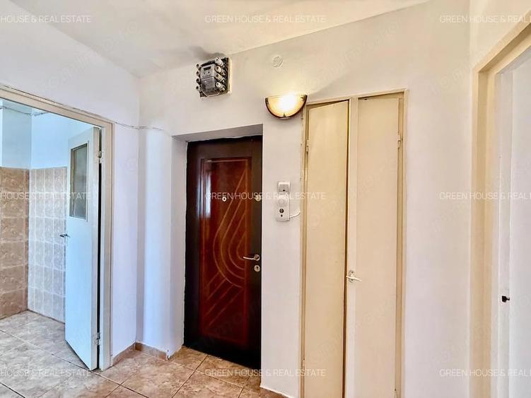 Apartament cu 3 camere decomandat în Piața Centrală