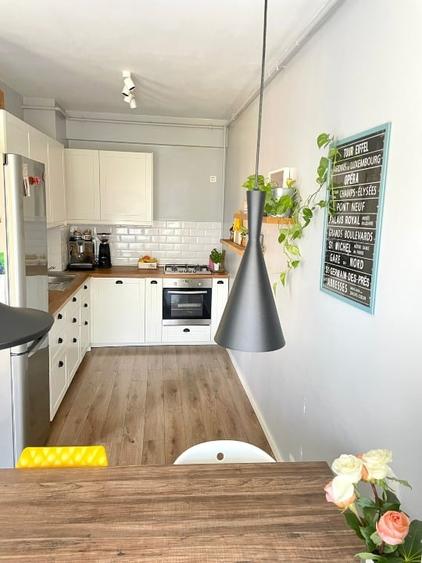 Apartament cu 3 camere decomandat, mobilat în Central