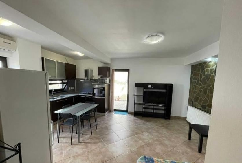 Apartament cu 2 camere semidecomandat, mobilat în 1 Mai