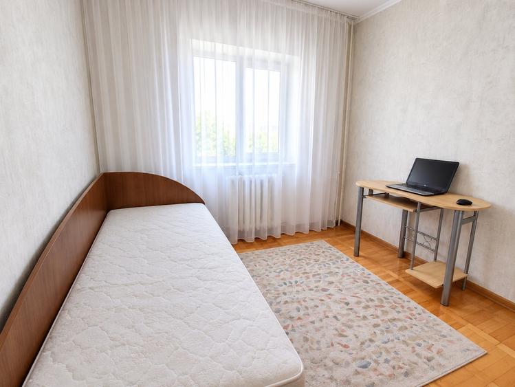 Apartament cu 3 camere decomandat, mobilat în Granit